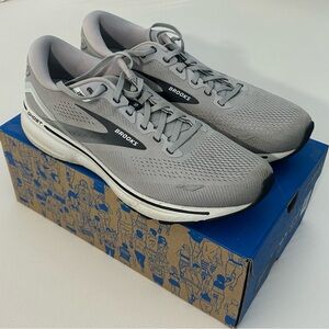 Brooks Men’s Ghost 15 Light Gray Running Shoes Size 12.5 LIKE NEW w/ BOX